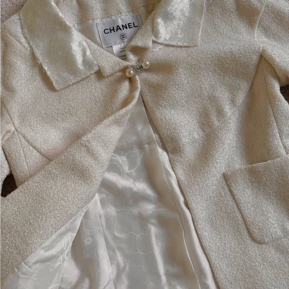 Authentic Chanel Cream Textured Women's Blazer - Picture 7 of 8